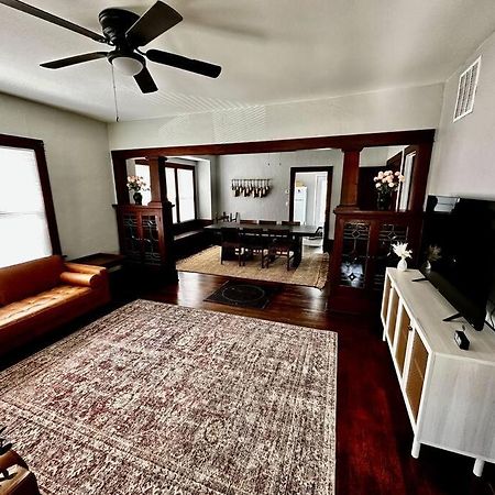 Mrs. Hughes Cottage - 2 Bedroom House W/ Parking Hamilton Exterior photo