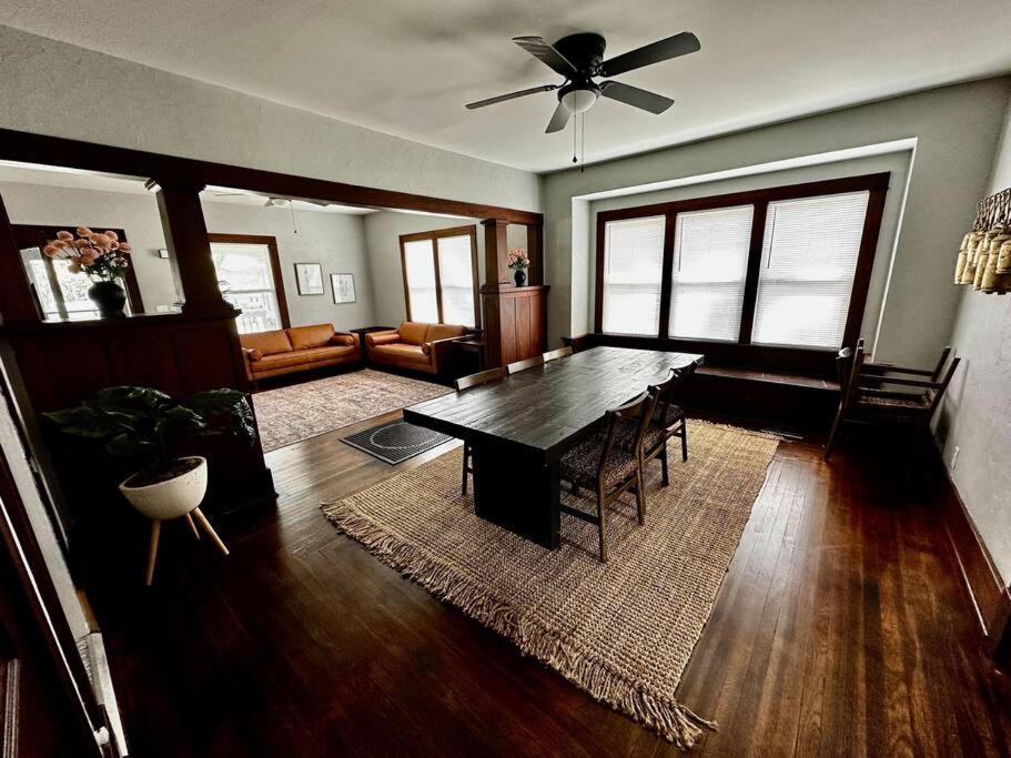 Mrs. Hughes Cottage - 2 Bedroom House W/ Parking Hamilton Exterior photo